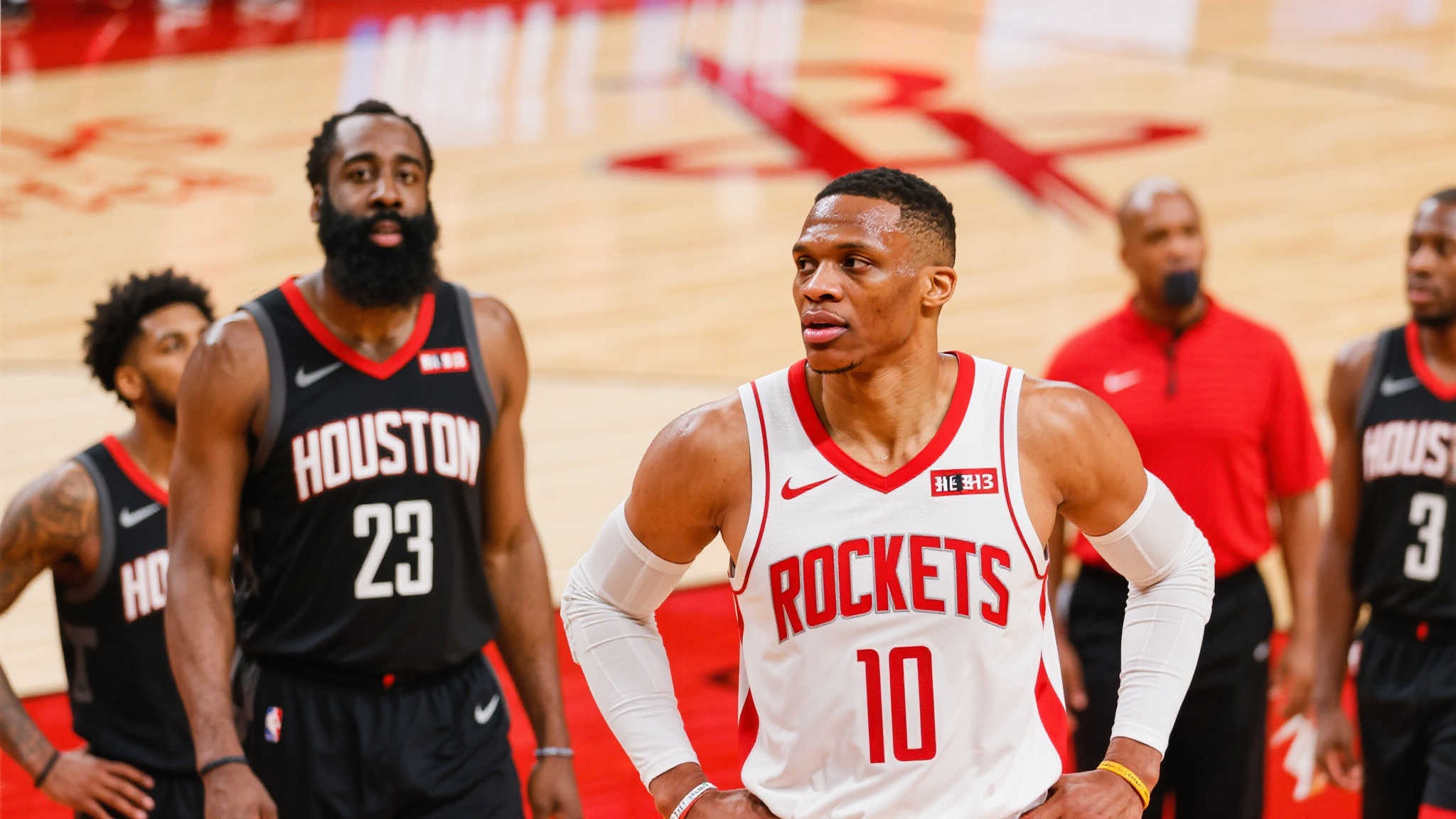 火箭决意交易,季后赛后调整核心阵容 随着本赛季常规赛的逐渐接近尾声,休斯顿火箭队的未来